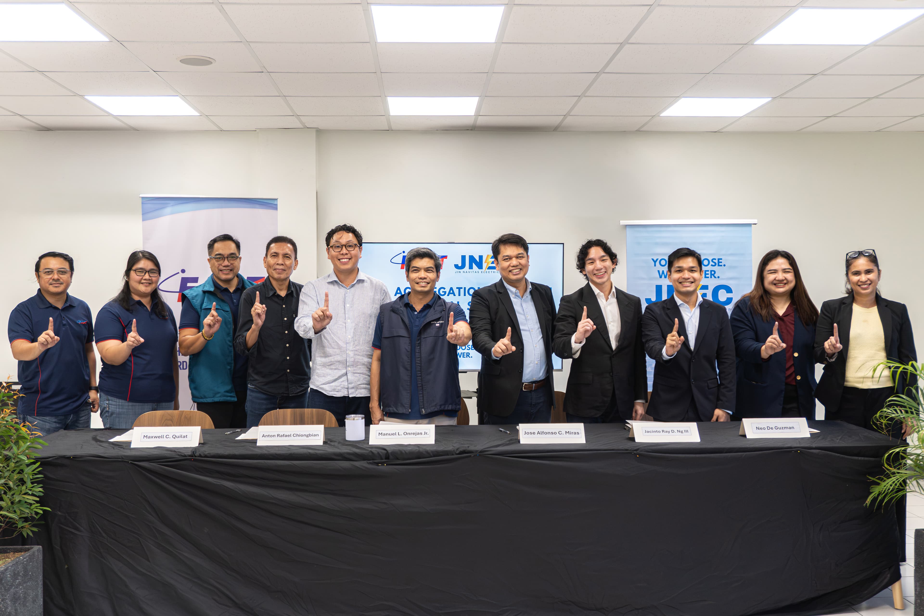 FAST Logistics, Chiongbian Group, JNEC, and SOLARIS representatives during the Retail Aggregation Program agreement signing